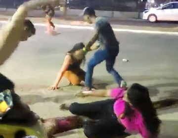 Homens espancam mulheres em saída de festa