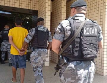 Suspeito de roubo a mercearia é preso pelo Bope na casa dos pais