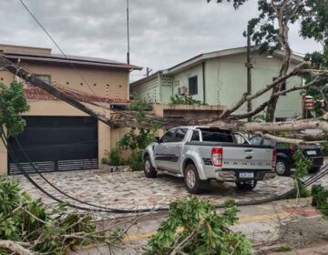 Tão esperada, chuva deixa rastro de destruição e transtorno em Macapá