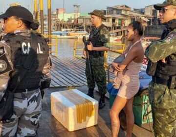 Passageira de barco é flagrada com drogas em potes de creme para cabelo