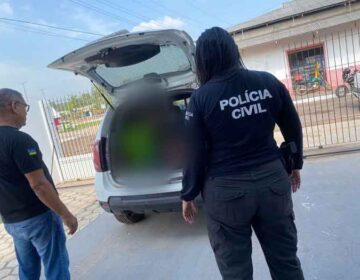 Pai é preso após espancar filho de 12 anos com pedaço de pau