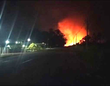 Incêndio causado por queima de entulho quase atinge casa em área rural