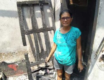 Dona de imóvel destruído em incêndio não sabe como recomeçar