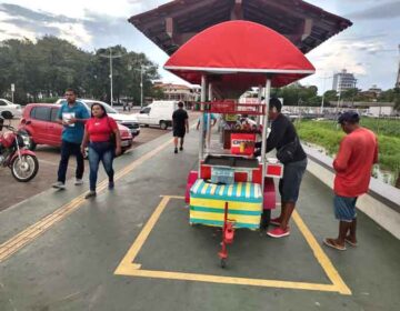 Ambulantes credenciados começam a atuar no trapiche, agora organizado