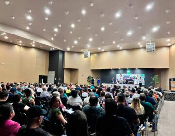 Randolfe anuncia correção de salários de servidores no Amapá com 1ª portaria de revisão