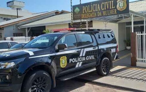 Homem agrediu a ex com celular no rosto e ameaçou matá-la caso não reatasse casamento, diz polícia