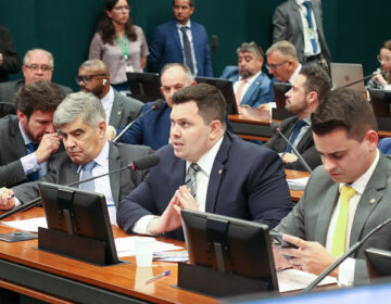 Projeto proíbe corte de energia se atraso for causado por erro na medição