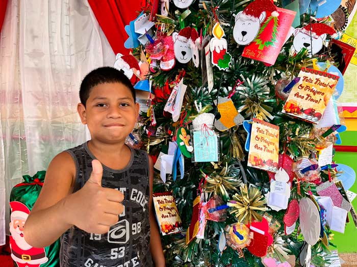 Quase 900 alunos escrevem cartas ao Papai Noel em escola de Macapá