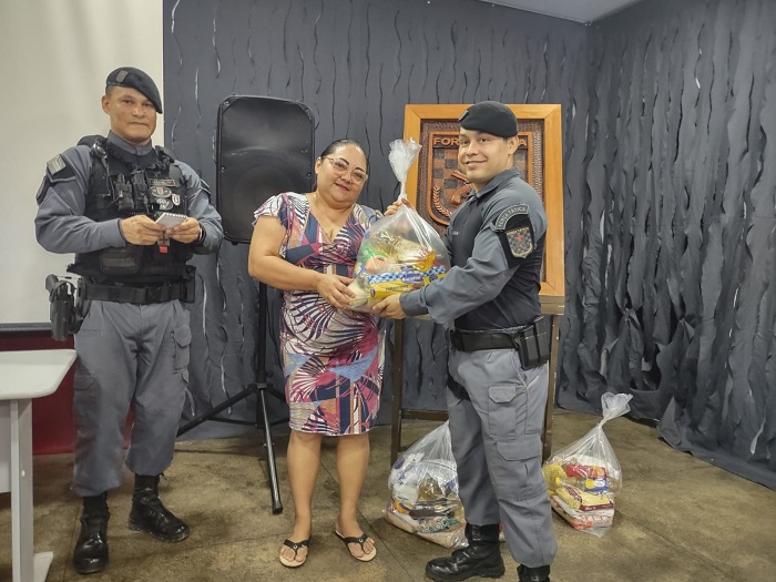Força Tática comemora fundação com doações de cestas básicas
