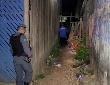 Homem é encurralado e morto em beco no Centro