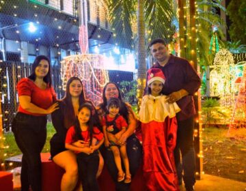 Em Macapá, famílias aproveitam ornamentações para eternizar o espírito de amor