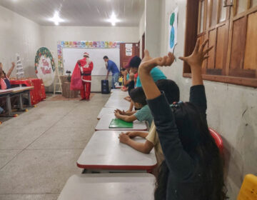 Iniciativa leva presentes a mais de 800 crianças em escola