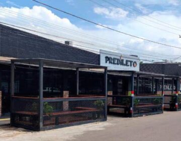 Restaurante badalado é acusado de obstruir rua na região central de Macapá