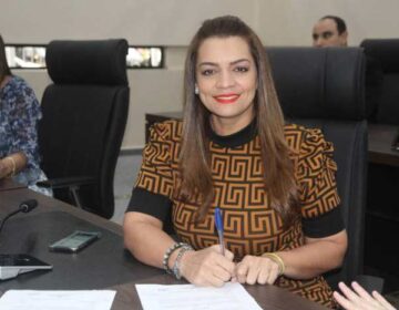 Ex-secretária tem ação extinta, mas processo continua para antecessora
