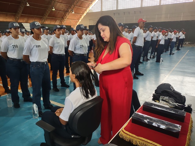 Novas policiais do Amapá doam cabelos a pacientes com câncer