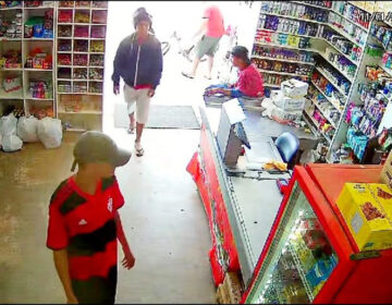 Dupla leva 1 minuto para assaltar e fugir