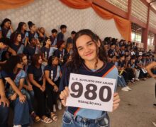 “Um mix de felicidade e orgulho”, conta estudante ao alcançar 980 na redação do Enem