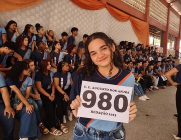 “Um mix de felicidade e orgulho”, conta estudante ao alcançar 980 na redação do Enem