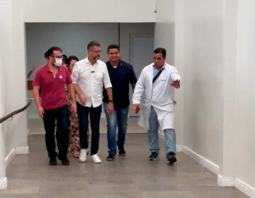 1 ano depois, Clécio mostra corredores vazios e HE de ‘cara nova’