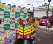 Mais de 1,3 mil coletes são distribuídos a mototaxistas em Macapá