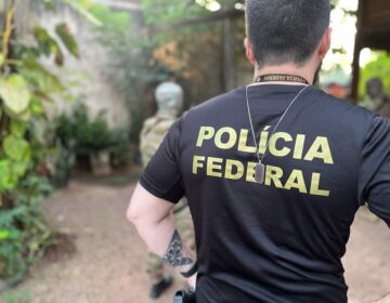 Mãe é presa por permitir filha de 12 anos se relacionar com adulto