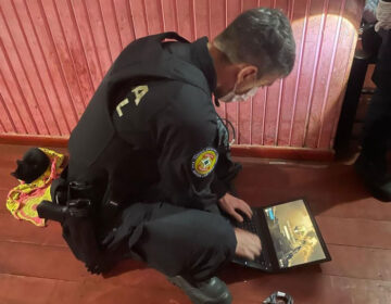 Homem de 23 anos é preso por guardar imagens de abuso sexual infantil no computador
