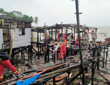 Casas do Aturiá são demolidas pela Defesa Civil