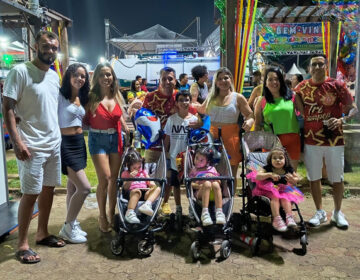 Atrasos e presença de famílias marcam 1º dia de desfiles do Amapá