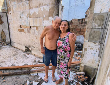 Idosos tentam reconstruir lar onde moraram por 53 anos