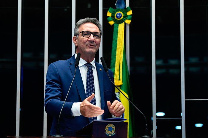 Petrobras pode atuar para conter vazamentos de navios na costa do AP, diz senador