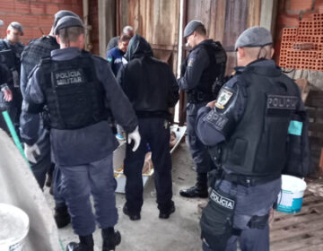 Faccionado morre em telhado de obra após tiroteio com a PM