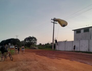 Piloto sofre queimaduras graves após queda de paramotor