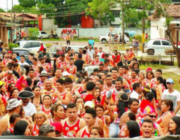 ‘Piscineiro Não Dorme’ leva folia às ruas de Santana