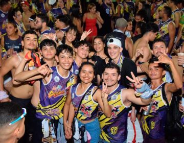 Na 2ª noite de folia em Santana, blocos arrastam 20 mil foliões