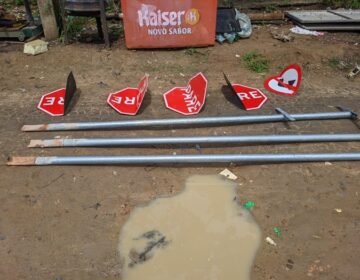 Placas de trânsito são furtadas e vão parar em ferro-velho