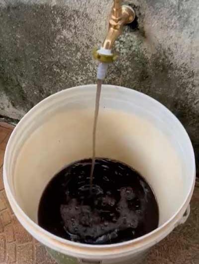 Água preta e com odor assusta moradores da zona leste de Macapá