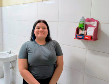 “Tinha que voltar pra casa”, diz jovem de escola que tem absorventes em banheiros
