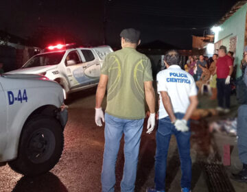 Jovem é morto com 3 tiros por atiradores desconhecidos