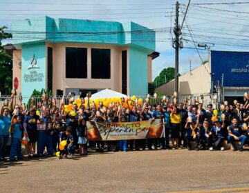 Esperança e família: Adventistas de Macapá entregam 4 mil cópias de best-seller cristão