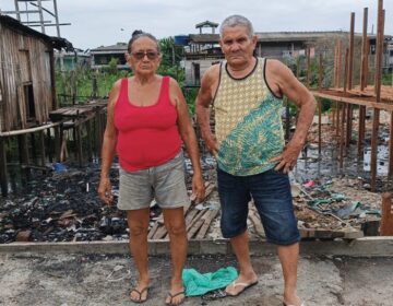 Após incêndio destruir casa, idosos tentam recomeçar