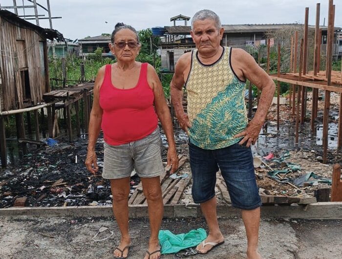 Após incêndio destruir casa, idosos tentam recomeçar