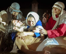 Viúva assume peça ‘Uma Cruz para Jesus’ após morte de Amadeu Lobato