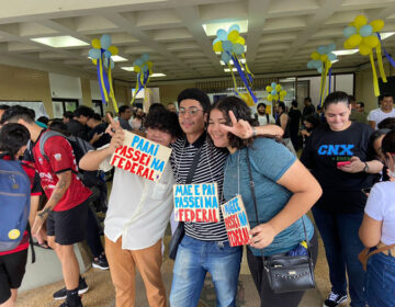Estudantes festejam aprovação na Unifap
