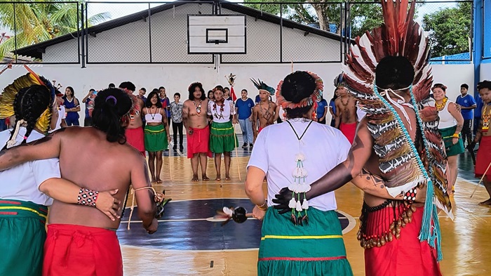 “Vamos mostrar nossa cultura”, diz indígena em intercâmbio entre escolas