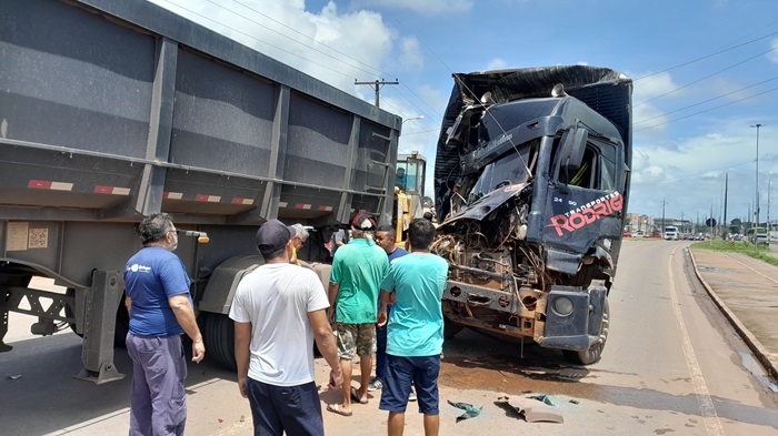 “Foi Deus”, diz sobrevivente de acidente com carreta, caminhões e ônibus