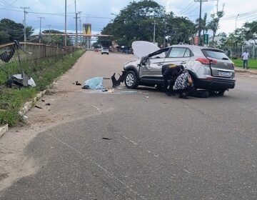 Aniversariante fica gravemente ferida após carro capotar