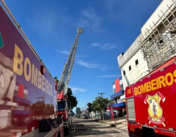 Após quase 30 horas, incêndio em loja é controlado pelos Bombeiros