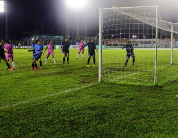 Time que levou 45 gols em 2 jogos é formado por trabalhadoras