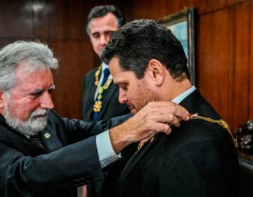 Senador do Amapá recebe a mais alta condecoração do Judiciário do DF e Territórios