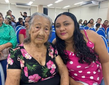 “Qualidade pra viver muito mais”, diz mulher de 98 anos ao ganhar casa própria